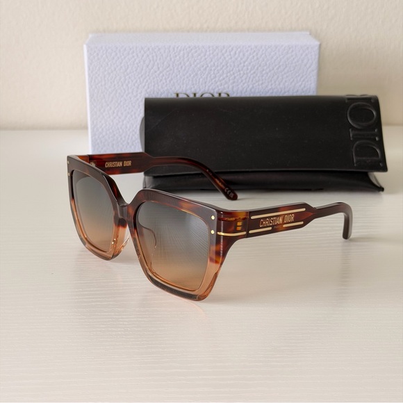 New! Dior Sunglasses, DiorSignature S10F 25F2, Authentic - Picture 9 of 10